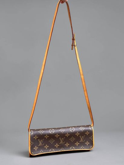 Louis VUITTON
Twin