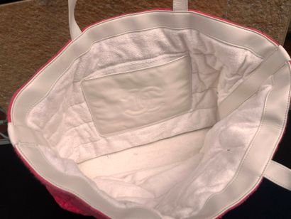 CHANEL
Beach tote bag in pink and white terry...