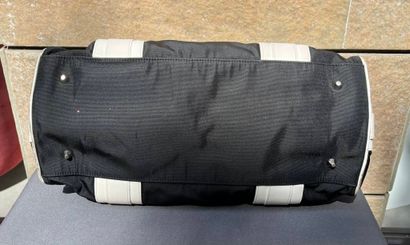 BURBERRY
Black fabric and white leather bag
L...