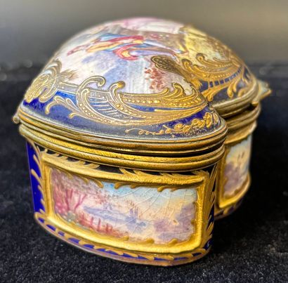 Small painted earthenware jewelry box decorated...