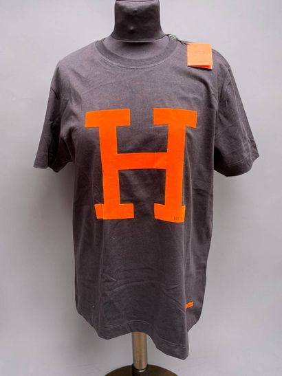 HERMÈS
Black and H orange 