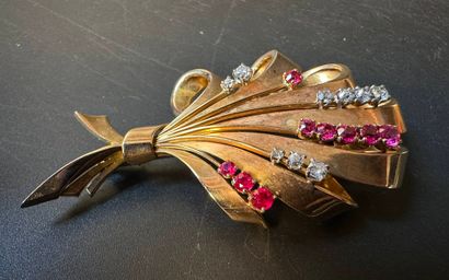 Spraying brooch in 750°/°° (18 k) yellow...