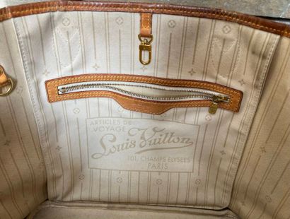 Louis VUITTON
Neverfull