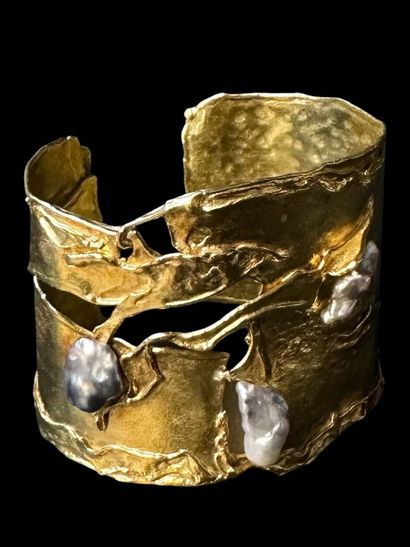 Free-form rigid cuff bracelet in 750°/°°...