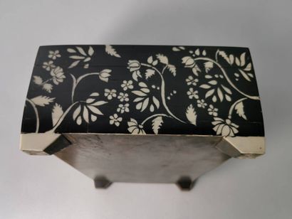 Rectangular box in black lacquered wood and...