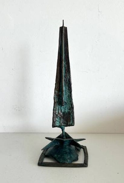Sculpture en bronze à patine verte 
Porte...