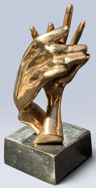 Yves LOHE (né en 1947)
Mains entrelacées,...