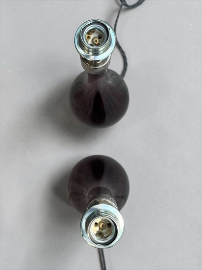MURANO
Paire de lampes en verre violet
H...