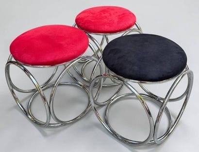 Jean Pierre Laporte (1944)
Trois tabourets...