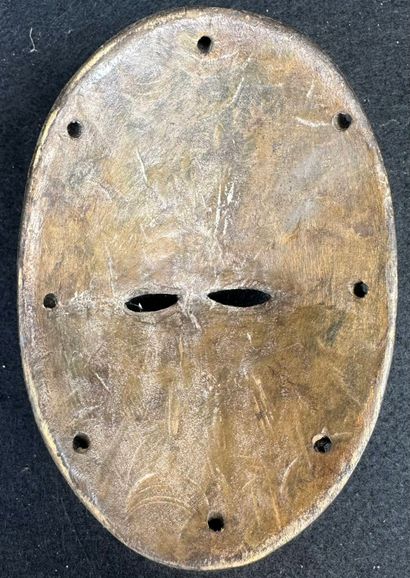AFRICA
Carved wooden mask 
14.5 x 10 cm