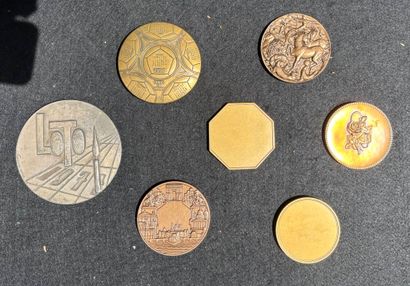 Lot de 7 médailles en bronze