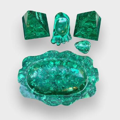 AFRICA, Zaire
Malachite set consisting of...