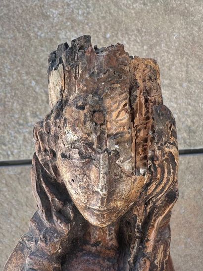 Vierge à l'enfant en bois sculpté polychrome
Fin...