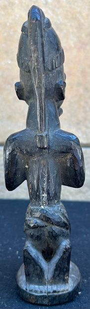AFRICA - DAOUME
Carved wooden statuette depicting...