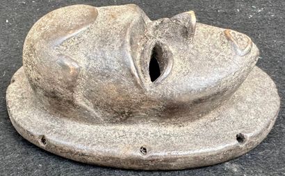 AFRICA
Carved wooden mask 
14.5 x 10 cm