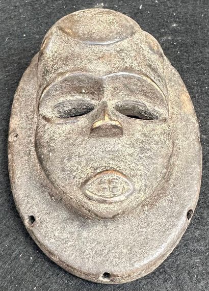 AFRICA
Carved wooden mask 
14.5 x 10 cm