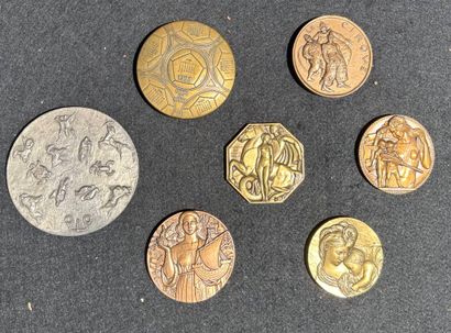 Lot de 7 médailles en bronze
