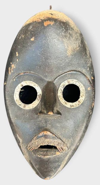 AFRICA, IVORY COAST - DAN
Carved wooden mask...