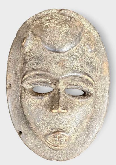 AFRICA
Carved wooden mask 
14.5 x 10 cm