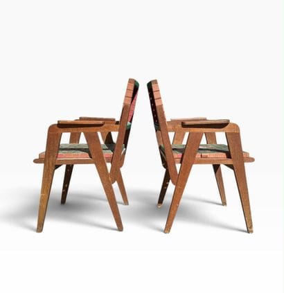 1950s piece
Pair of armchairs made of wood...