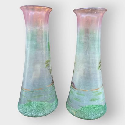 LEGRAS, dans le goût de
Paire de vases en...