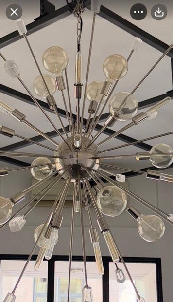 Dans le goût de Sputnik
Lustre en laiton...