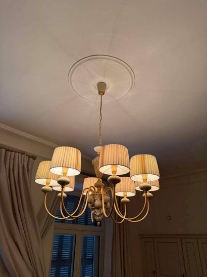 PORCELAIN
Eight-light chandelier with a porcelain...