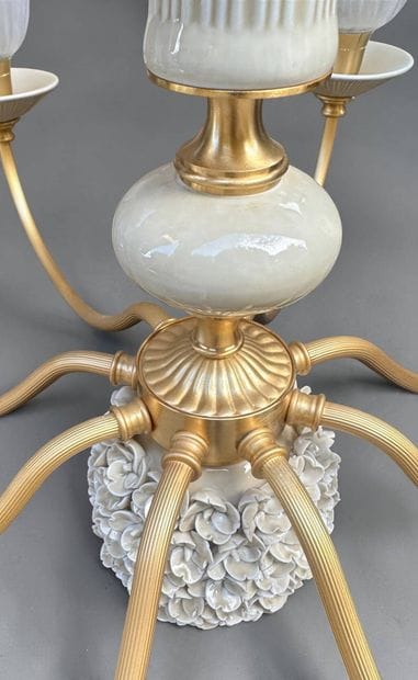 THE PORCELAIN
Chandelier with eight lights...