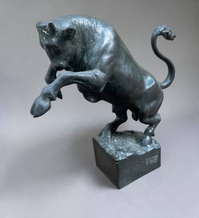 Michelangelo MONTI (1875-1946) 
Taureau cabrant
Bronze...