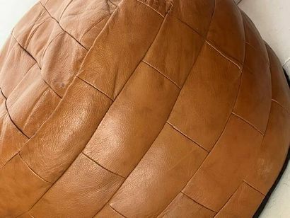 Dans le goût de DE SEDE
Paire de poufs en...