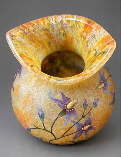 DAUM NANCY FRANCE
Ball-shaped vase with a...