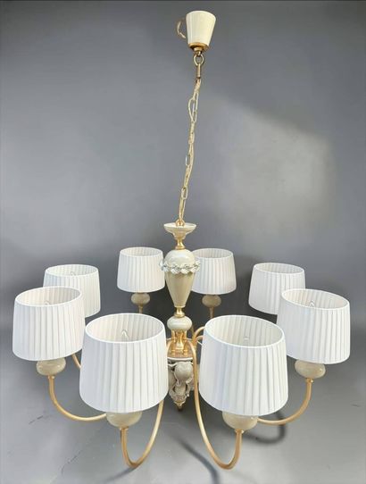 PORCELAIN
Eight-light chandelier with a porcelain...