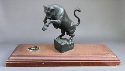 Michelangelo MONTI (1875-1946) 
Taureau cabrant
Bronze...