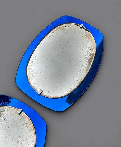 VECA ITALIA. 
Paire de miroirs en verre bleu...