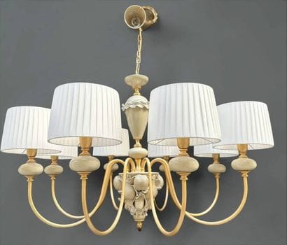 PORCELAIN
Eight-light chandelier with a porcelain...