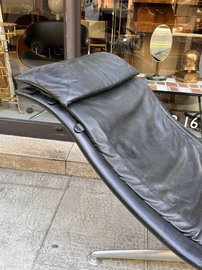 Poltrona FRAU
Chaise longue en métal chromé...