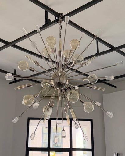 Dans le goût de Sputnik
Lustre en laiton...
