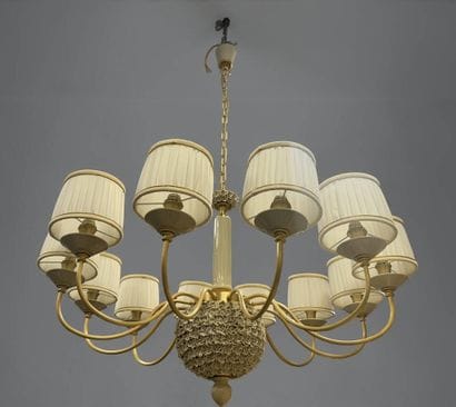 PORCELAIN
Twelve-light chandelier with a...