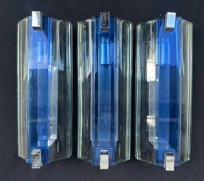 VECA Italia
Trois appliques en verre bleu...
