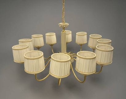 PORCELAIN
Twelve-light chandelier with a...