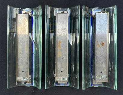 VECA Italia
Trois appliques en verre bleu...