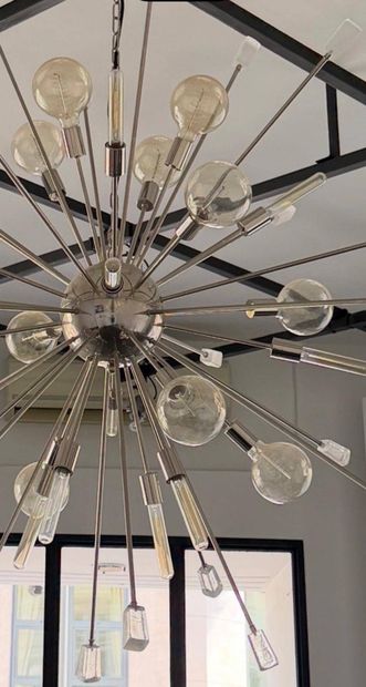 Dans le goût de Sputnik
Lustre en laiton...
