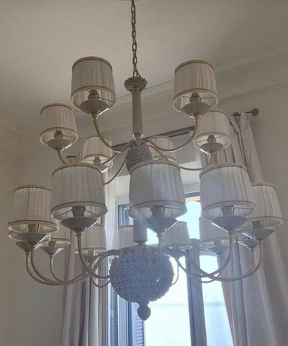 THE PORCELAIN
Two-tiered chandelier with...