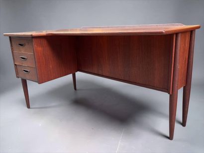 Goran STRAND (XXe siècle) 
Bureau boomerang...