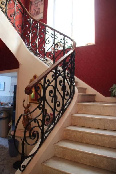 Rampe d?escalier en fer forgé avec sa rampe...