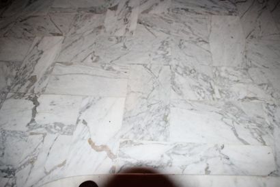 20m2 Environ de carreaux en marbre blanc...