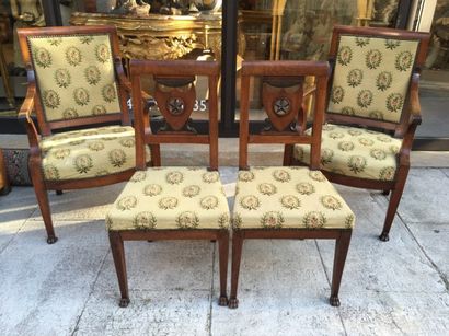 Ensemble comprenant deux fauteuils et deux...