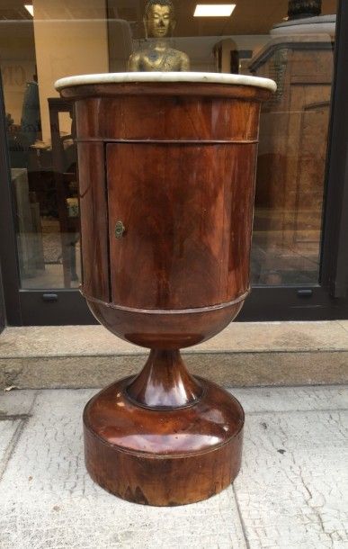 Somno de forme cylindrique sur piédouche...