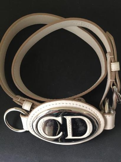 CHRISTIAN DIOR

Ceinture en cuir blanc ,...