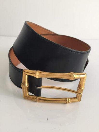 HERMES Paris

Ceinture en cuir noir , boucle

en...